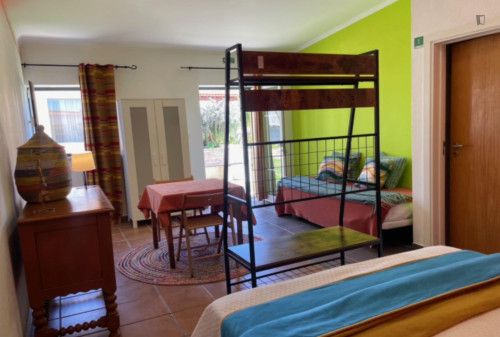Comfy Double Bedroom with a private bathroom close to Carrascal - Delongo Train Station - Gallery - 17