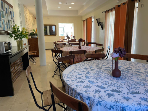 Comfy Double Bedroom with a private bathroom close to Carrascal - Delongo Train Station - Gallery - 14