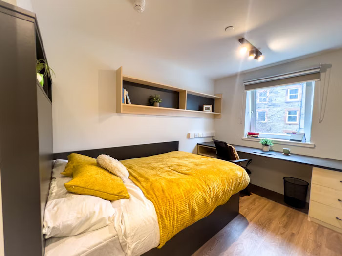  En-Suite Silver - City View  -  Portsburgh Court Roost  - Gallery -  3