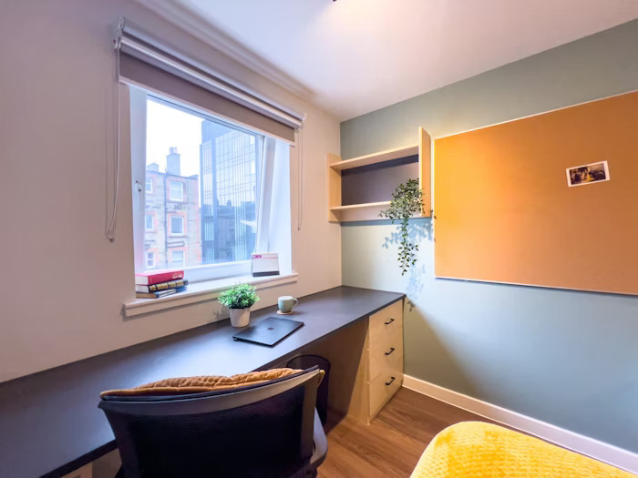  En-Suite Silver - City View  -  Portsburgh Court Roost  - Gallery -  4