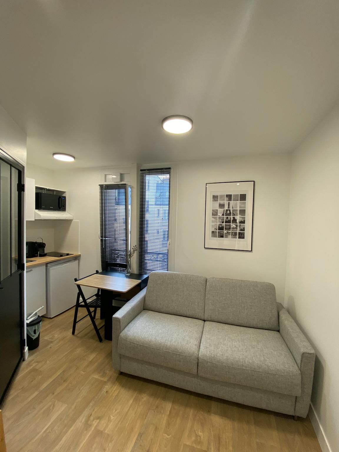  Entire Place  -  Place Charles Michels, Paris  - Gallery -  1