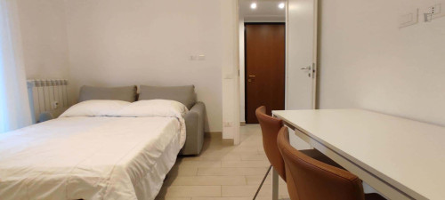 Room in Via Alghero, Roma for 50 m² with 2 bedrooms