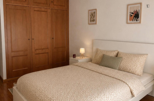 Adorable Double Bedroom with a private bathroom and a balcony close to Leiria Train Station