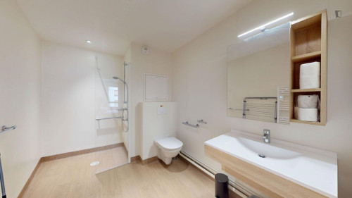 Excellent 1-bedroom apartment near the Les Grésillons train station 