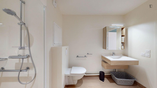Excellent 1-bedroom apartment near the Les Grésillons train station 