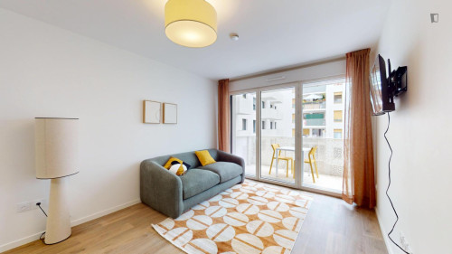 Excellent 1-bedroom apartment near the Les Grésillons train station 