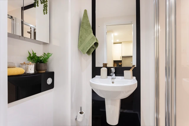 Large High Double Studio - Salisbury Court Unite - Gallery - 1
