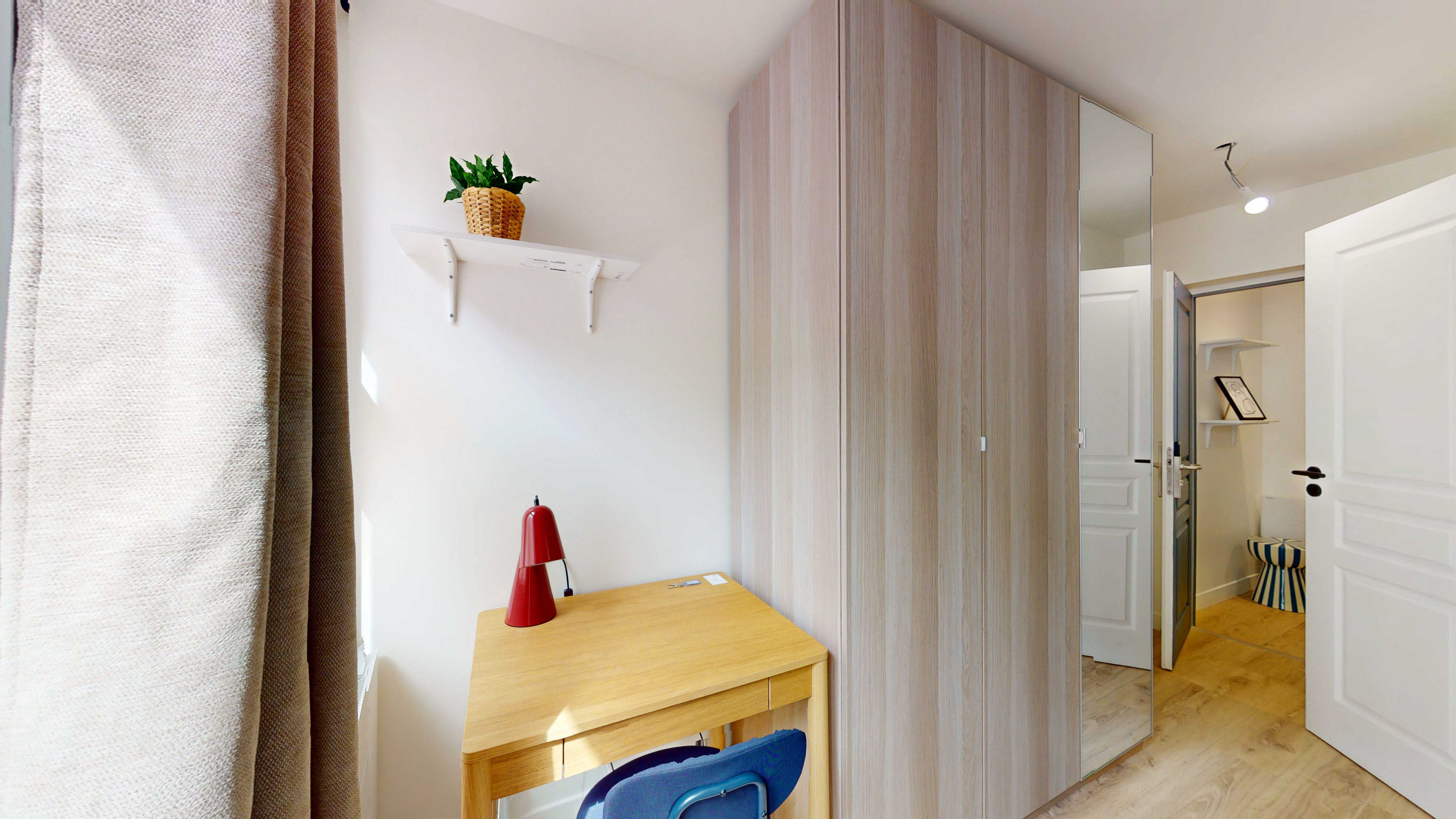 Room 4 - 1