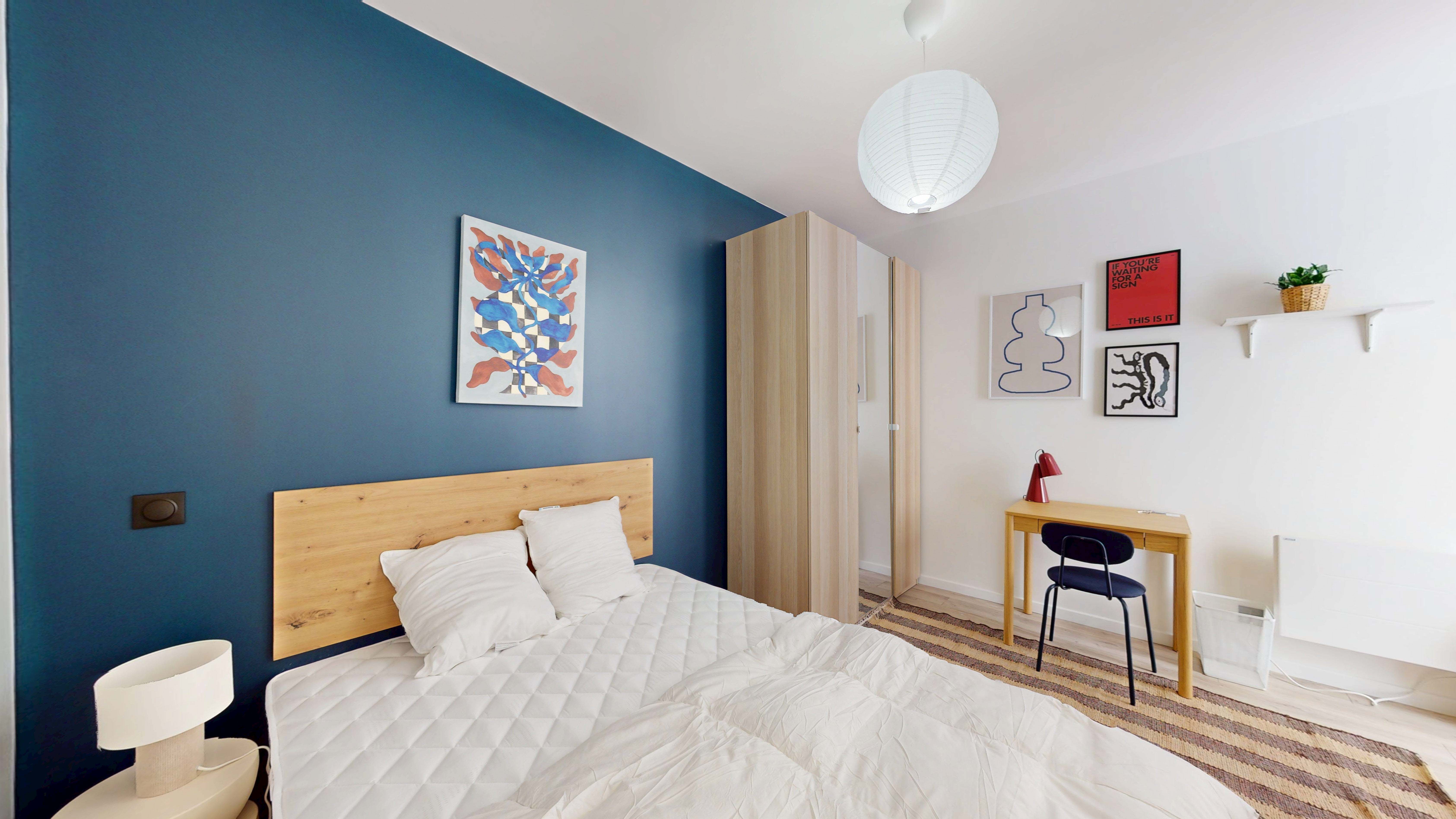 Room 9 - 8