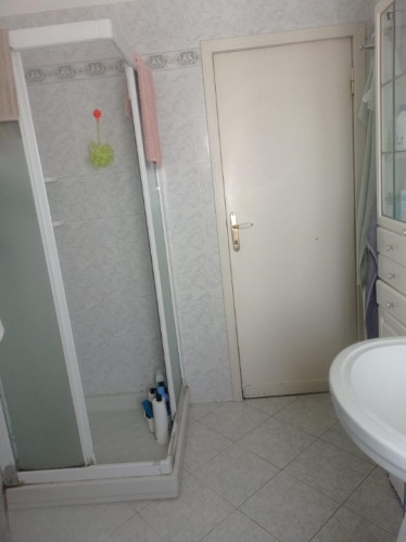 Double bedroom in 3-bedroom apartment - Gallery - 8