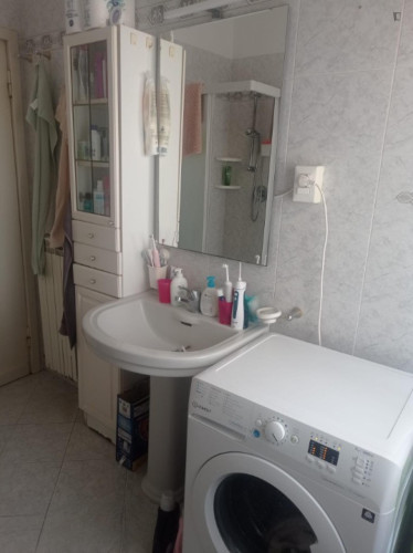Double bedroom in 3-bedroom apartment - Gallery - 7
