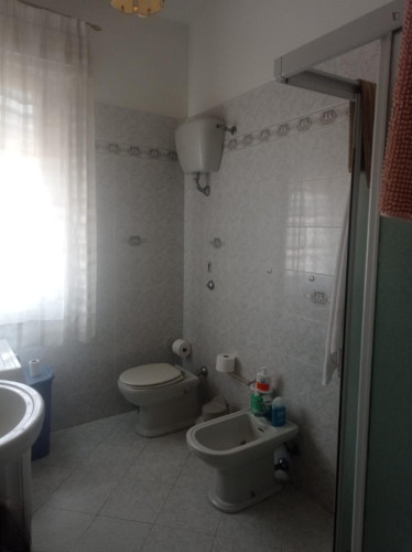 Double bedroom in 3-bedroom apartment - Gallery - 9
