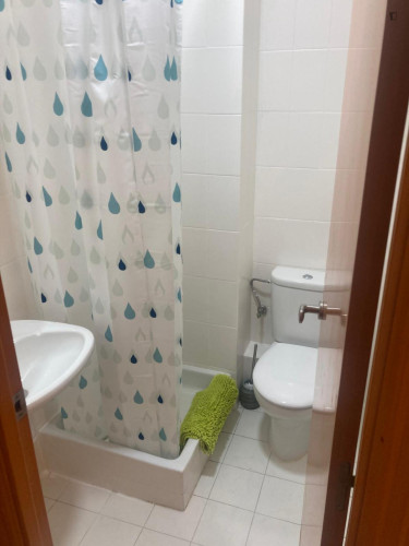 Single bedroom in 4 bedroom apartment  - Gallery - 5