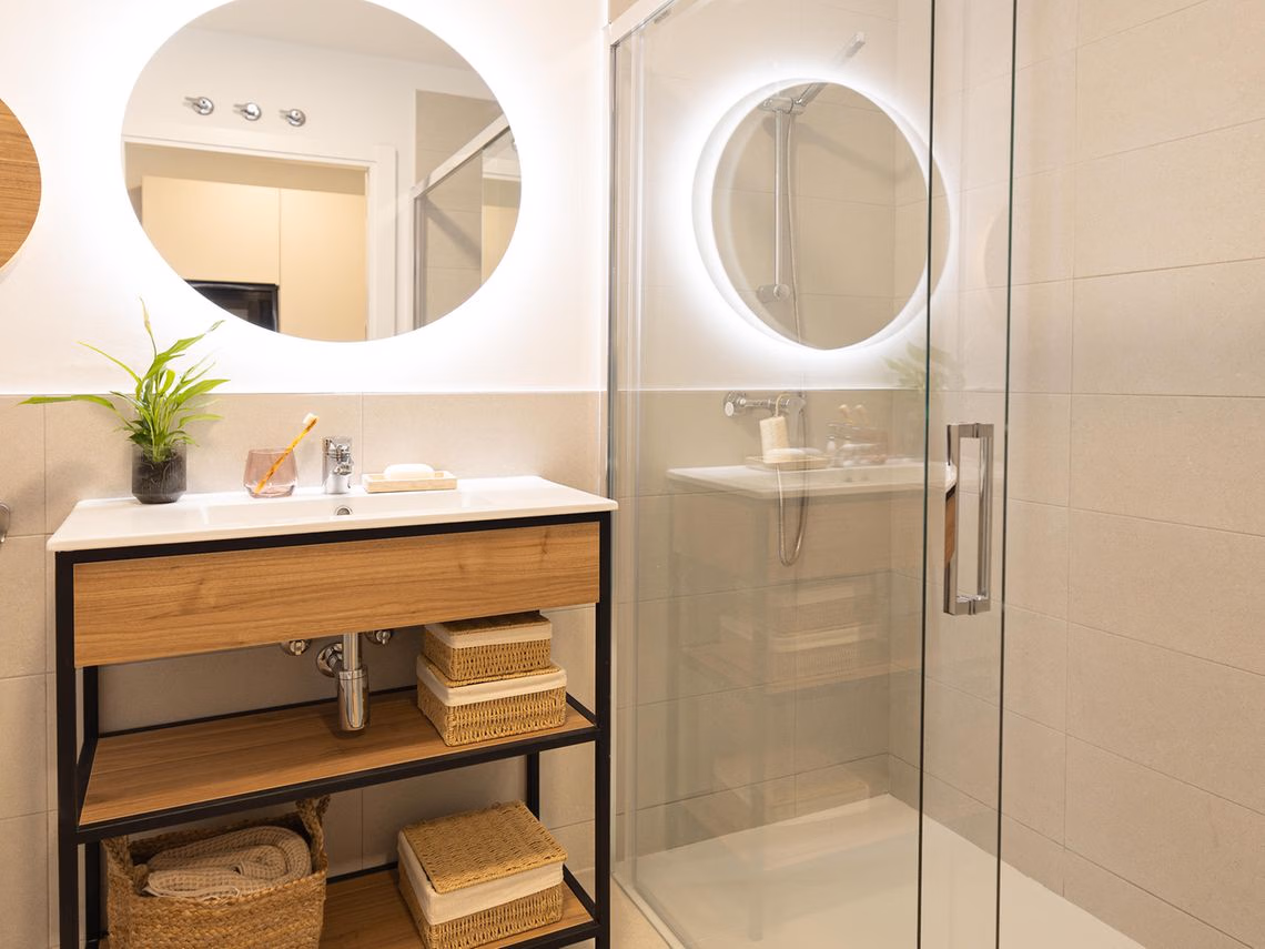 Silver En-Suite - Canvas Pamplona Plazaola - Gallery - 2
