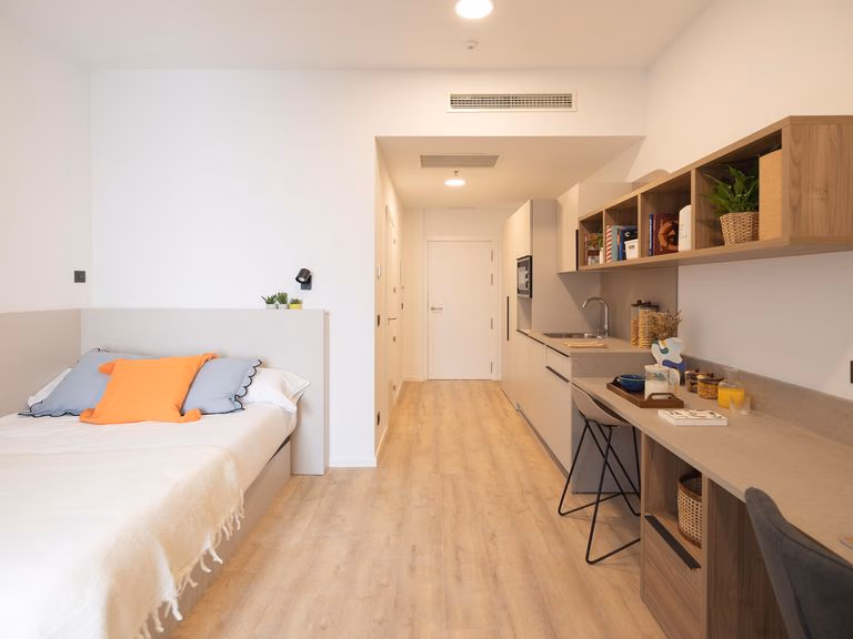 Silver En-Suite - Canvas Pamplona Plazaola - Gallery - 1