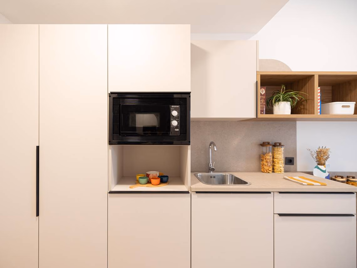  Bronze Adapted Ensuite  -  Canvas Student Sevilla Lago  - Gallery -  1