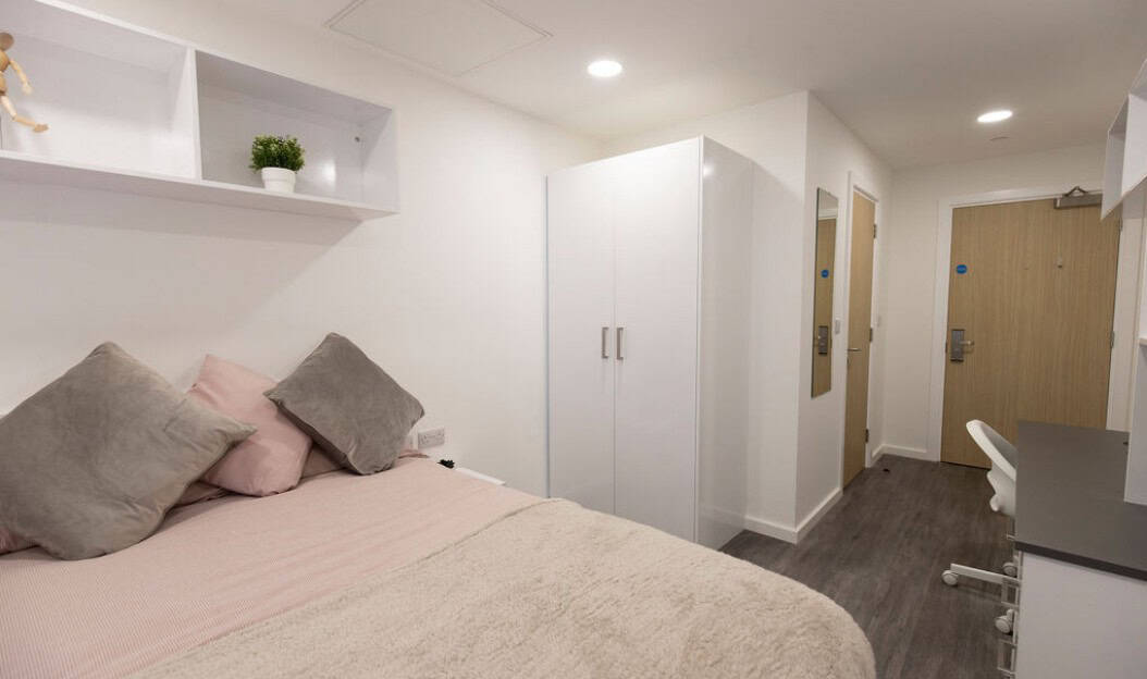  8 Bed Classic En-Suite  -  The Cavendish  - Gallery -  2