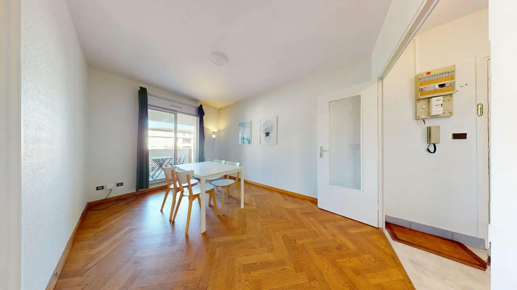 Entire Place - Allée des Tullistes, Écully - Gallery - 1