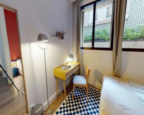 Avenue Montaigne, Paris