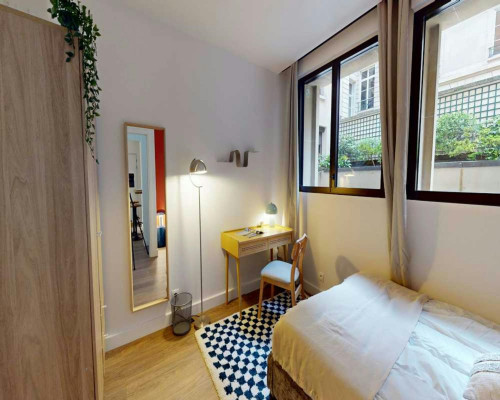 Avenue Montaigne, Paris