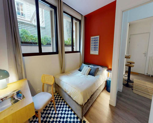 Avenue Montaigne, Paris