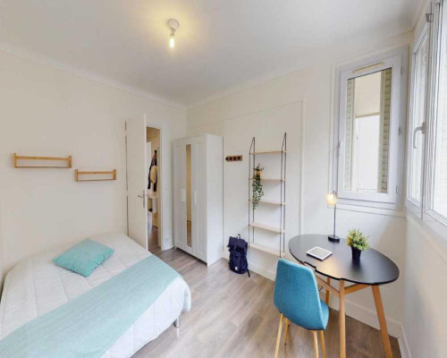 Luminous double bedroom in Porte d'Asnières