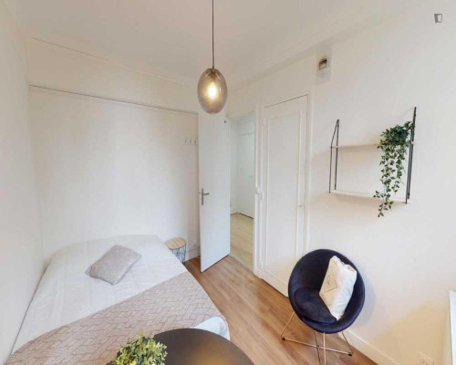 Neat double bedroom in Porte d'Asnières