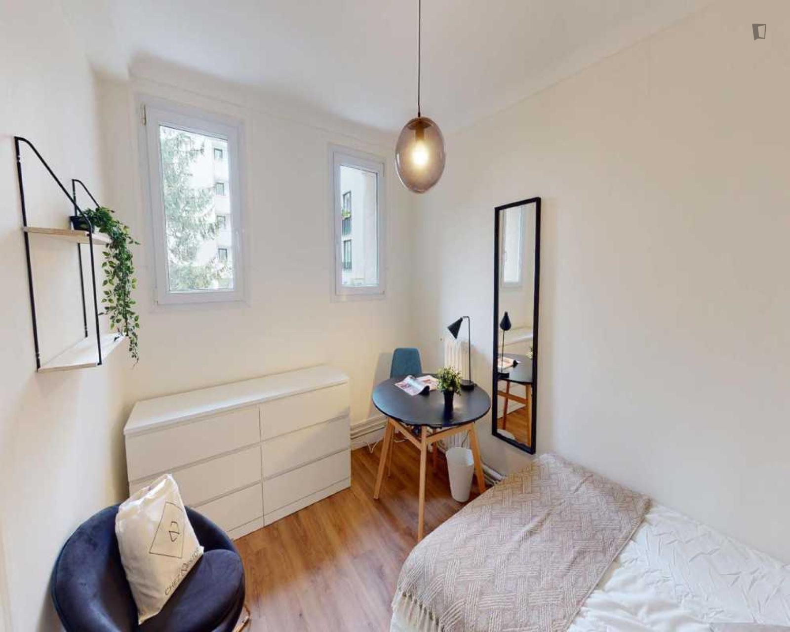 Neat Double Bedroom In Porte D'Asnières  -  Neat double bedroom in Porte d'Asnières  - Gallery -  1