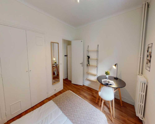 Double bedrroom in a student flat, in Porte d'Asnières