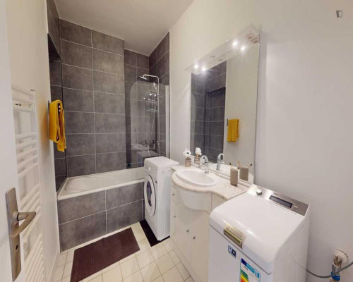 Comfy double bedroom in Quartier du Faubourg-du-Roule