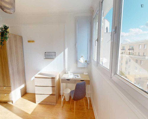 Sunny double bedroom in Porte d'Asnières