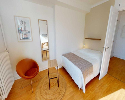 Sunny double bedroom in Porte d'Asnières