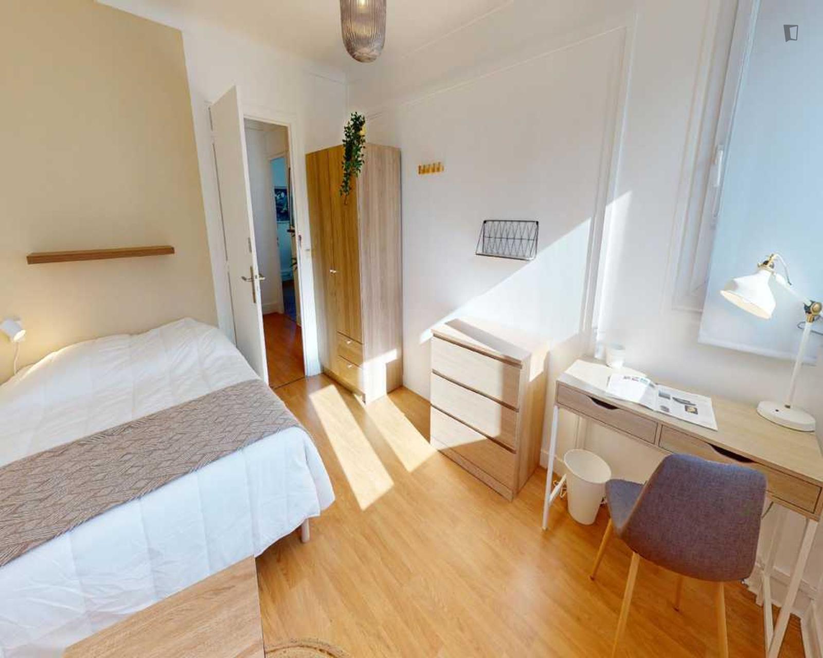  Sunny Double Bedroom In Porte D'Asnières  -  Sunny double bedroom in Porte d'Asnières  - Gallery -  1