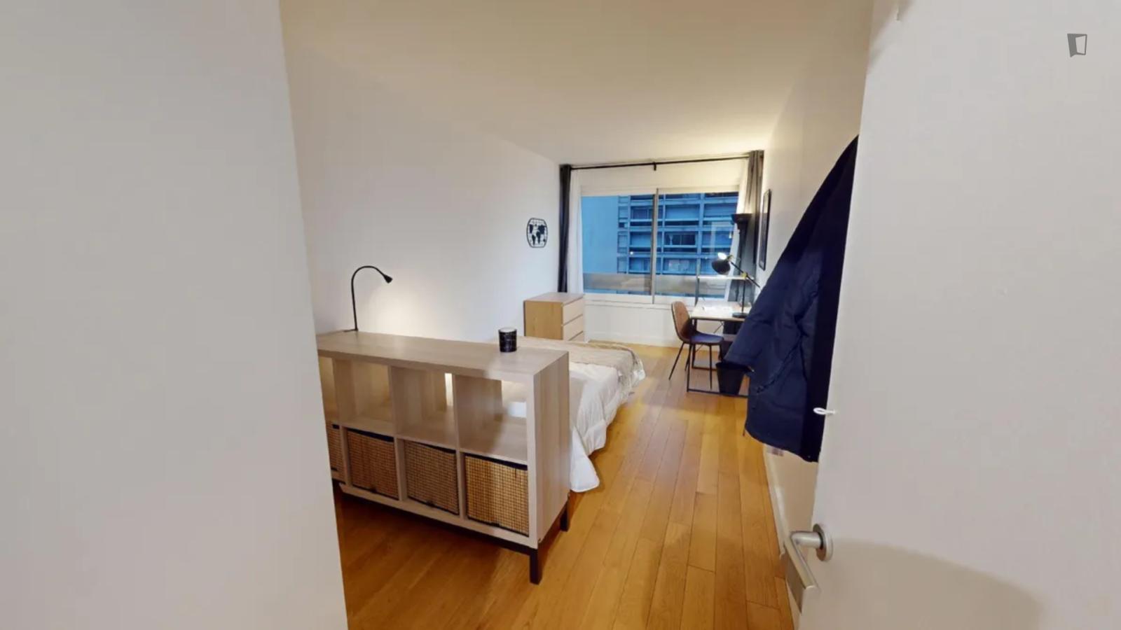  Grand Double Bedroom In Saint-Lambert  -  Grand double bedroom in Saint-Lambert  - Gallery -  1
