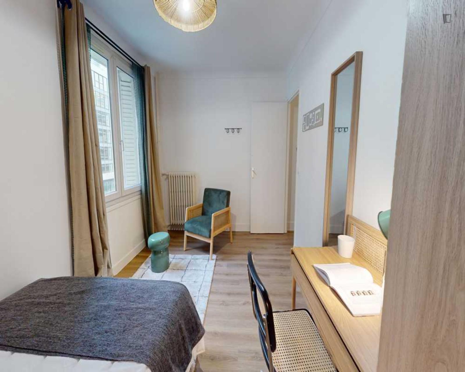  Neat Double Bedroom In Porte D'Asnières  -  Neat double bedroom in Porte d'Asnières  - Gallery -  1
