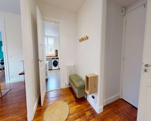 Grand double ensuite bedroom in 8th arrondissement