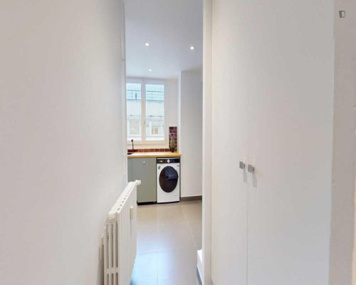 Grand double ensuite bedroom in 8th arrondissement