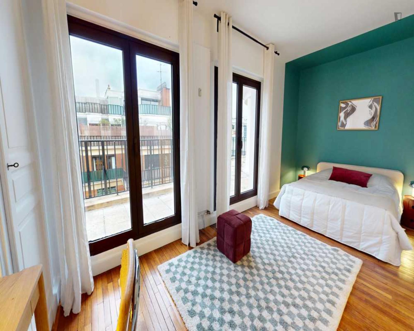  Grand Double Ensuite Bedroom In 8th Arrondissement  -  Grand double ensuite bedroom in 8th arrondissement  - Gallery -  1