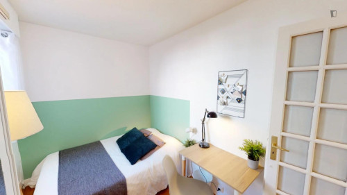 Bright double bedroom near Charonne Subway Station
