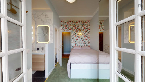 Welcoming double ensuite bedroom in Montmartre