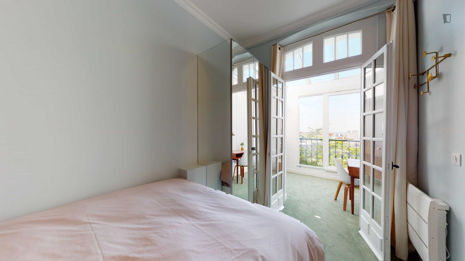  Welcoming Double Ensuite Bedroom In Montmartre  -  Welcoming double ensuite bedroom in Montmartre  - Gallery -  1