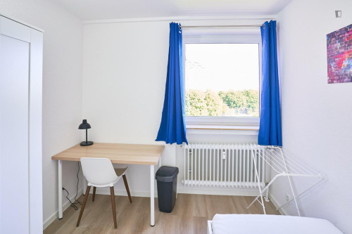 Light single bedroom in Wersten
