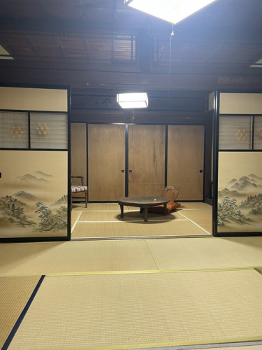 Traditional Japanese Inn - Gallery - 11