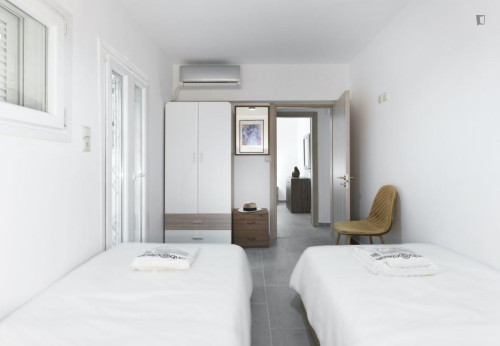 Inviting 2-bedroom flat next to the Rizari Park