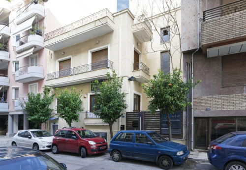Inviting 2-bedroom flat next to the Rizari Park
