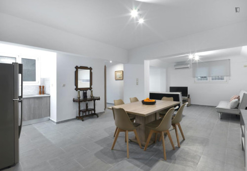 Inviting 2-bedroom flat next to the Rizari Park