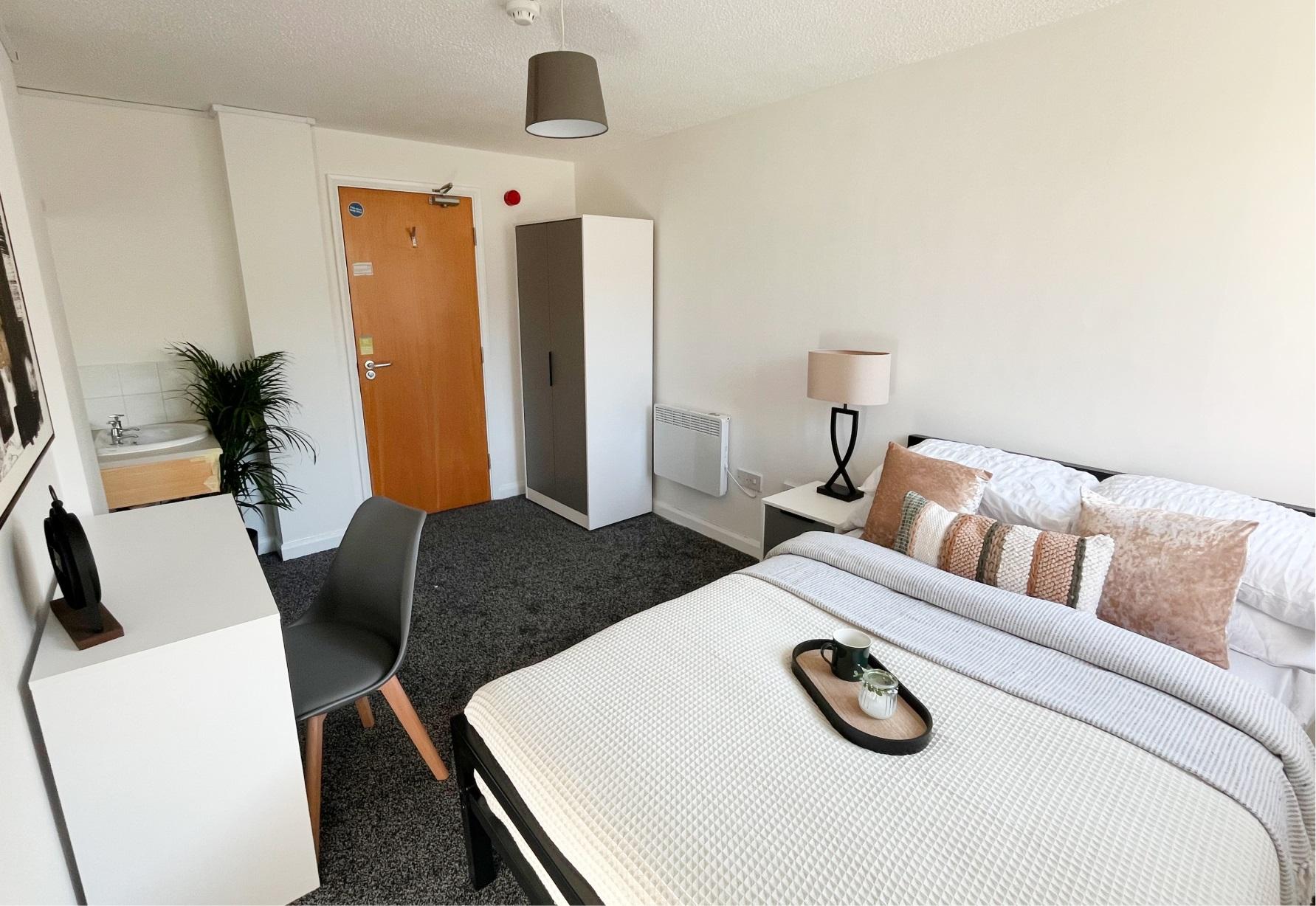 Deluxe Room - 8
