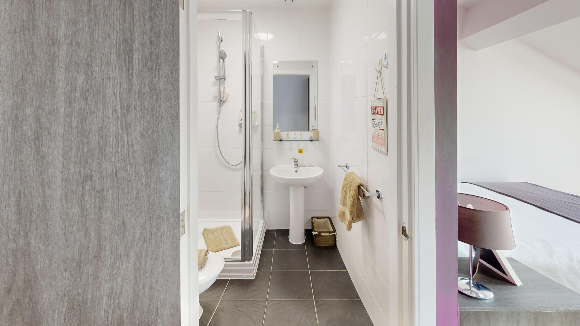  Gold En Suite  -  Haigh Court  - Gallery -  5