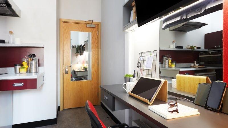  Single Studio  -  Pillar Box  - Gallery -  3