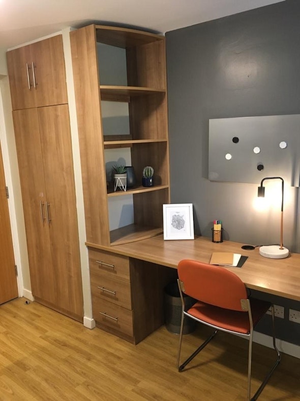 ستوديو برونز - ليدي نيكلسون كورت - Gallery - 2